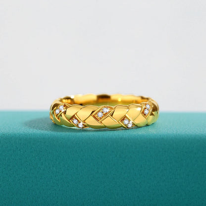 100% Real 18k Gold Wedding Ring for Women featuring a certified moissanite diamond known for its exceptional brilliance and durability
